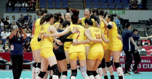 关于中国女排回归首秀大放异彩，勇士主场球迷高呼名字的信息